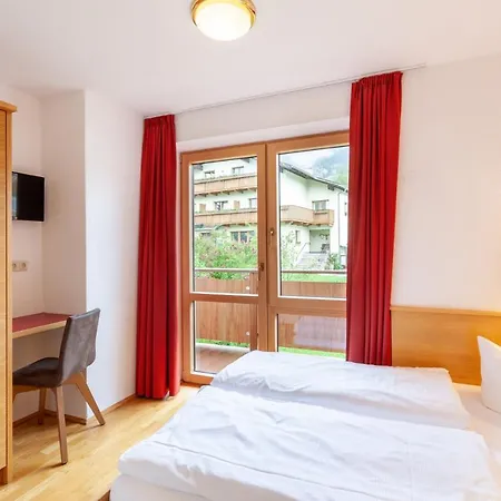 Alpinsonnenresidenz Aparthotel Fiss