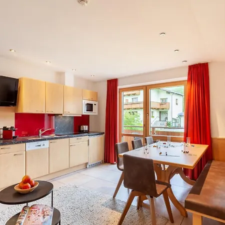 Alpinsonnenresidenz Aparthotel Fiss